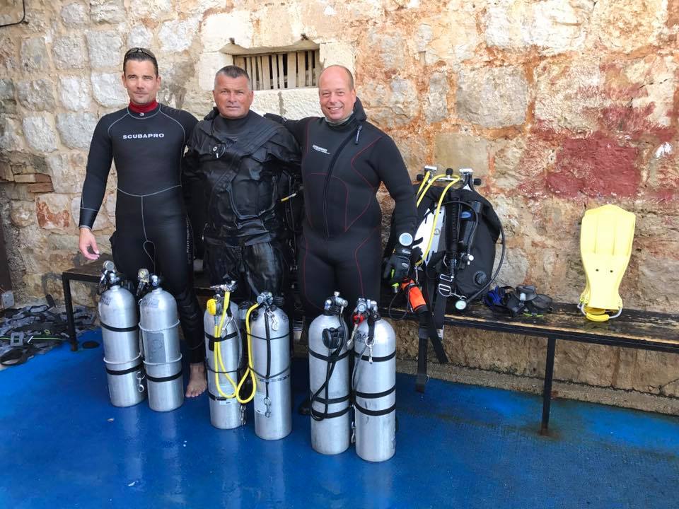 TEHNIČKO RONJENJE HRVATSKA OTOK VIS - ISSA DIVING CENTER